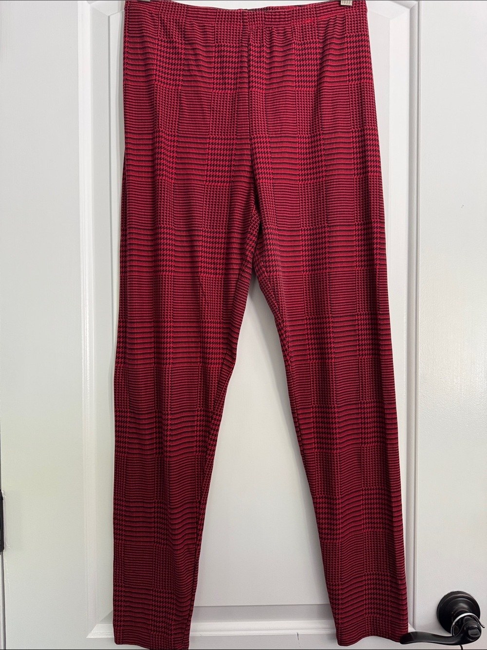 Forever 21 Red and Black Houndstooth leggins Size Large